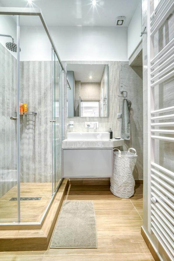Stylish, Sunny New 2 Bedroom, Prime Central Athen Exterior foto