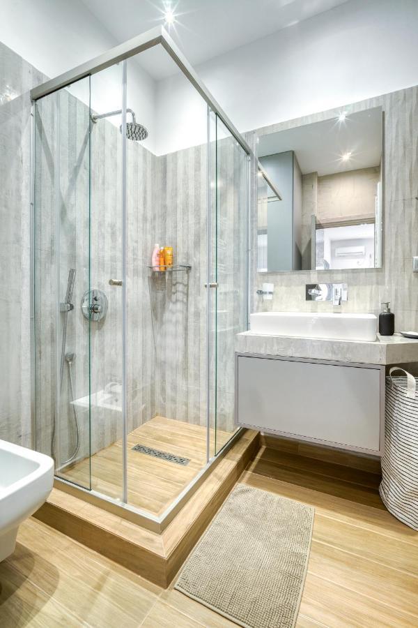 Stylish, Sunny New 2 Bedroom, Prime Central Athen Exterior foto