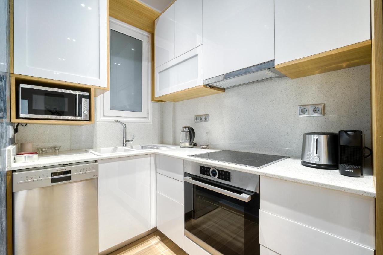 Stylish, Sunny New 2 Bedroom, Prime Central Athen Exterior foto