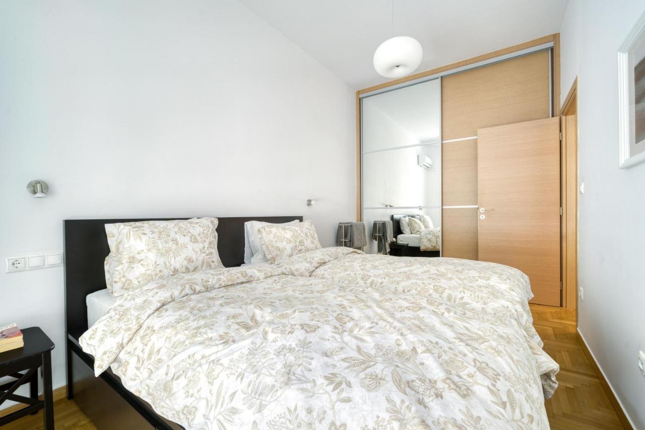 Stylish, Sunny New 2 Bedroom, Prime Central Athen Exterior foto