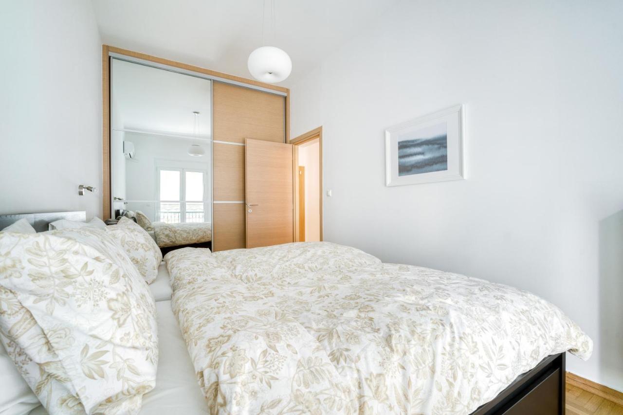 Stylish, Sunny New 2 Bedroom, Prime Central Athen Exterior foto