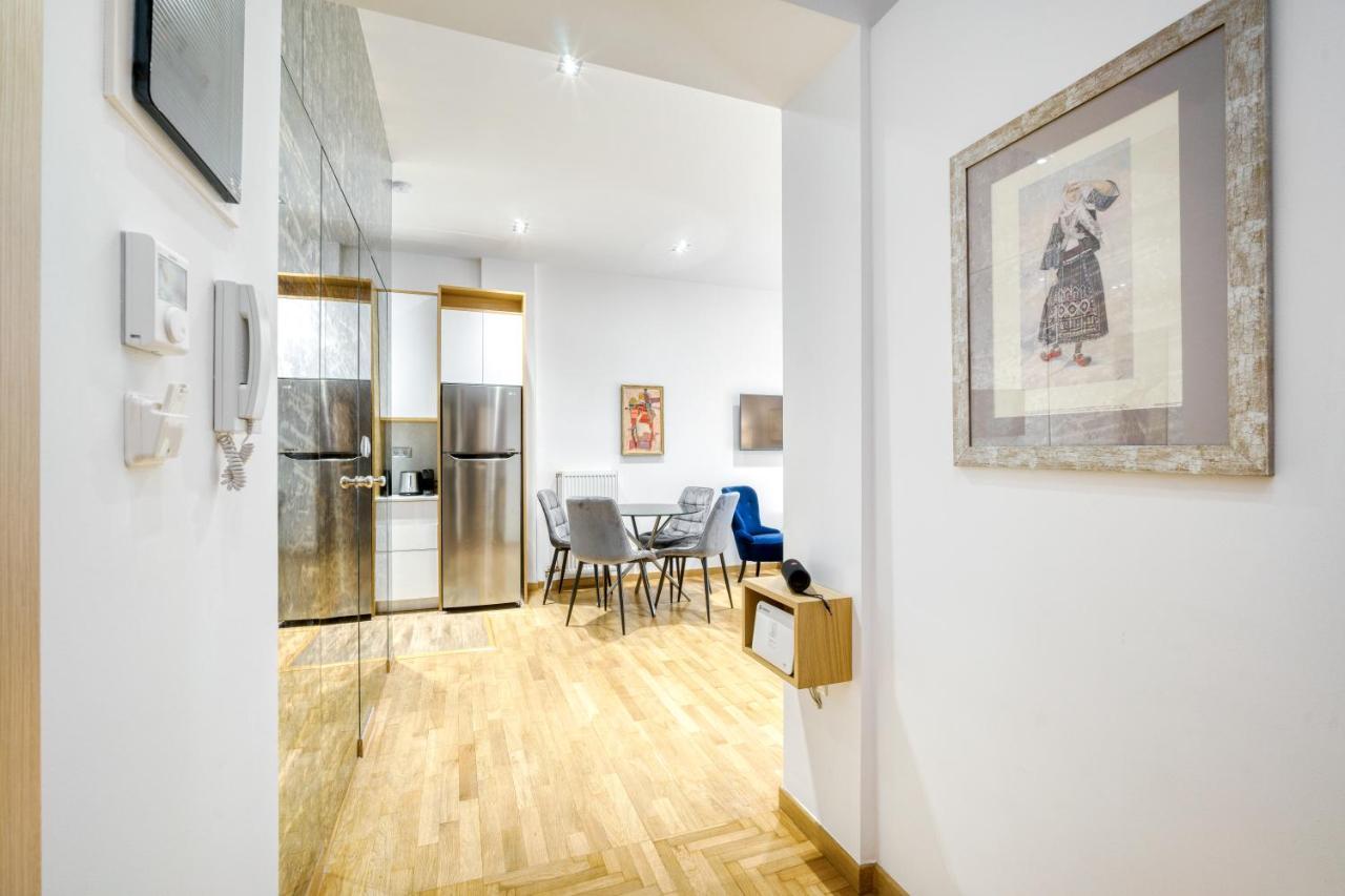 Stylish, Sunny New 2 Bedroom, Prime Central Athen Exterior foto